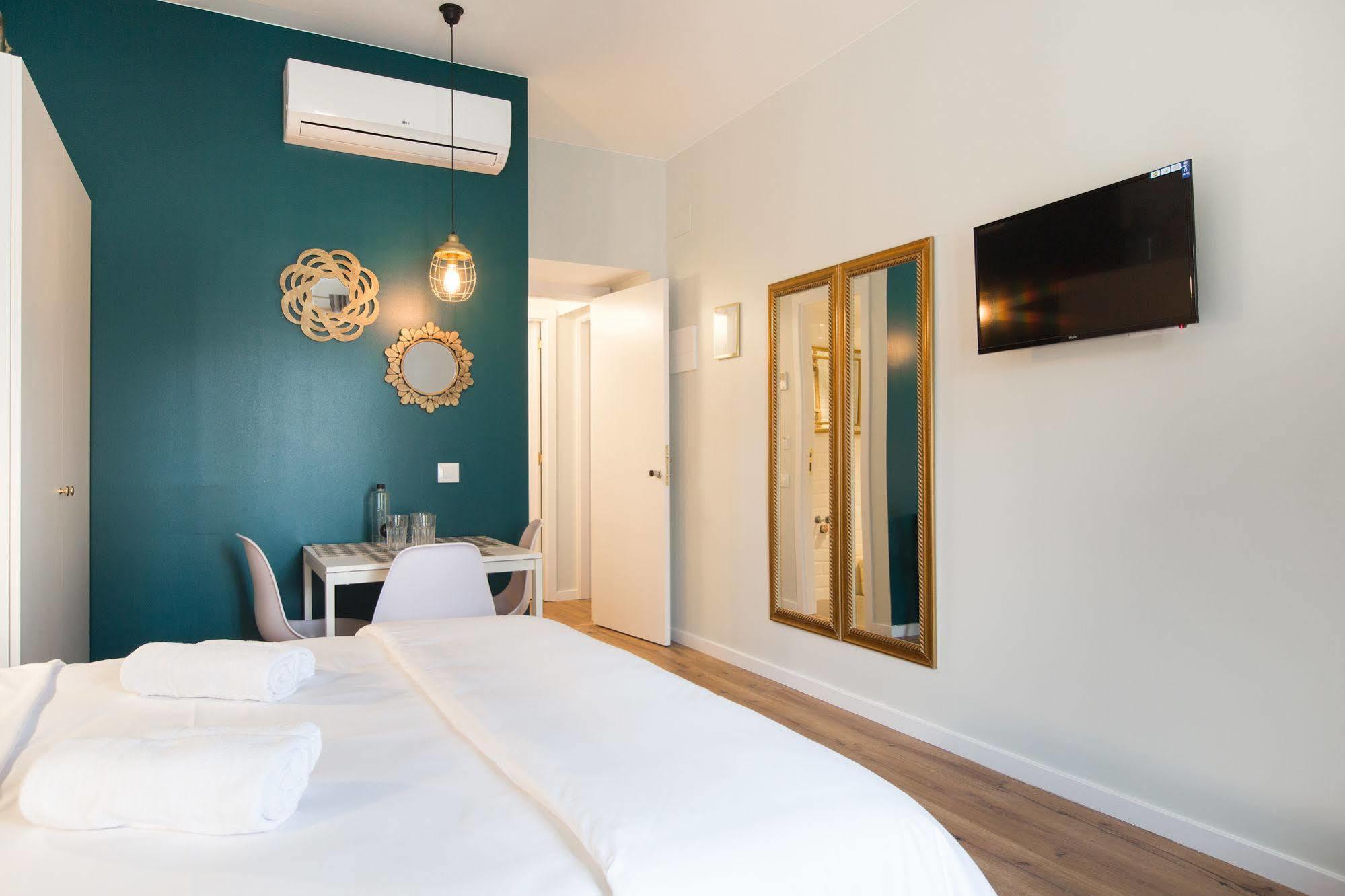 En Ferran By The Streets Hotel Барселона Екстериор снимка