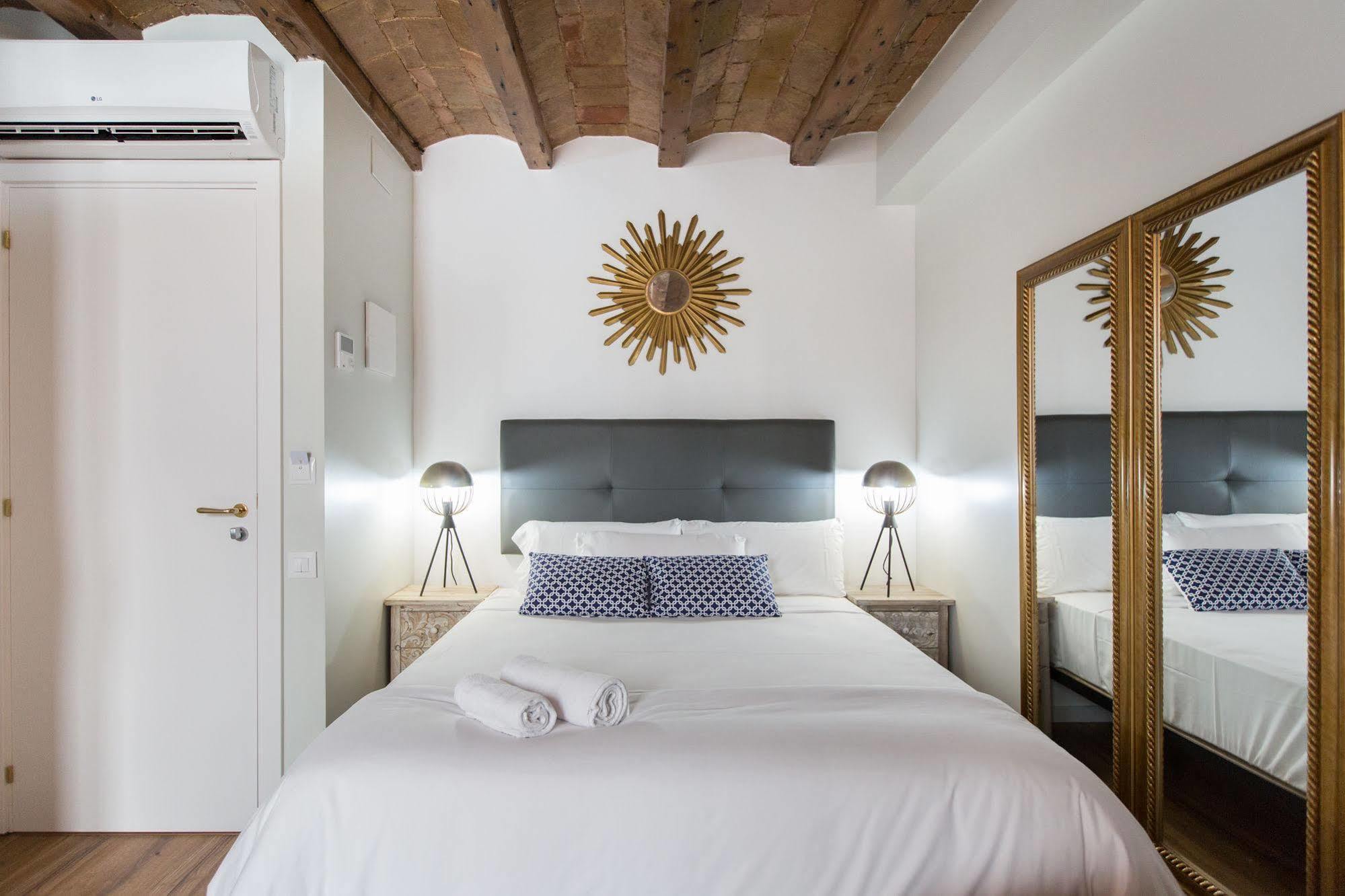 En Ferran By The Streets Hotel Барселона Екстериор снимка